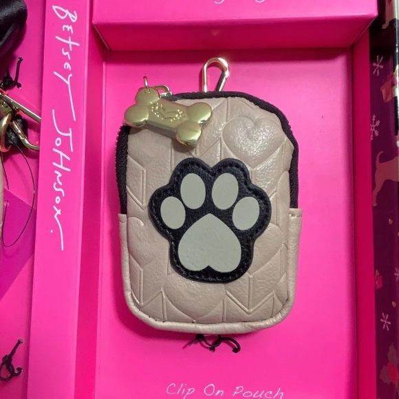 💜 Betsey Johnson Pet 3PcSet CrossbodyBag,Dog CollarTag & Keychain Pouch GiftSet - Picture 3 of 10